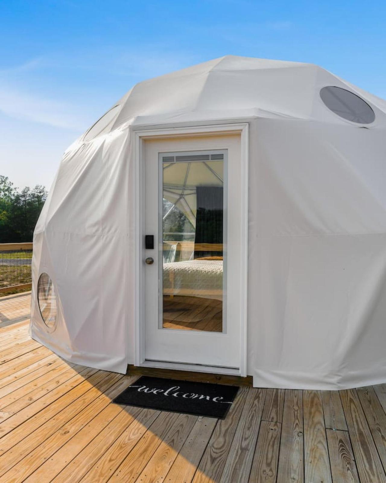 Tranquil Dome At Faraway Camp Guest House Luray Bagian luar foto